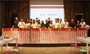 尚泰裝飾集團7月份總結(jié)大會，主題簡單，現(xiàn)場牛氣?。?！